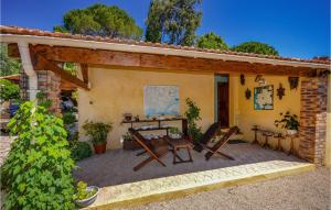 Maisons de vacances Awesome home in Mougins with 2 Bedrooms, WiFi and Outdoor swimming pool : photos des chambres