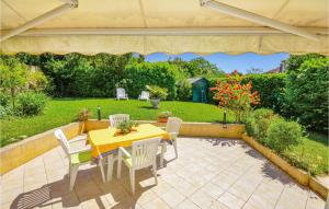 Maisons de vacances Awesome home in Mougins with 2 Bedrooms, WiFi and Outdoor swimming pool : photos des chambres