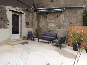 Maisons de vacances Gite la Taniere classe 3 etoiles avec terrasse et piscine : photos des chambres