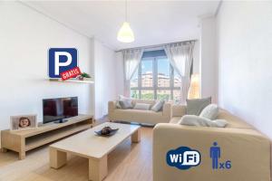 Piso 3 habitaciones plaza de garaje privada y grat - 3hvězdičkové hotely ve městě Almería