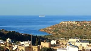 Nebur Penthouse, Sea Views & Private Roof Top Pool