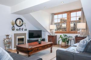 Luxury 3 Bed Royal Mile Apartment