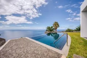 Vila Aguarelas with pool by Stay Madeira Island - Loreto