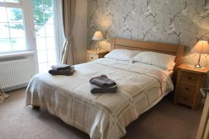 BRAUNTON WHITE HOUSE 4 Bedrooms