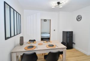 Appartements T2 Cosy en centre-ville proche du lac avec balcon : photos des chambres