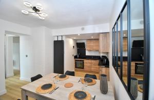 Appartements T2 Cosy en centre-ville proche du lac avec balcon : photos des chambres