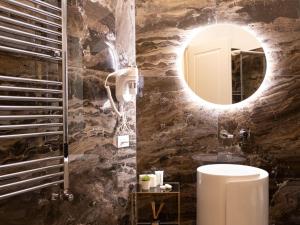 The Best Rent - Elegant five-bedrooms apartment near Colosseo