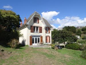 Maisons de vacances Charming old villa with splendid sea view, Barneville-Carteret : photos des chambres