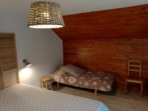 B&B / Chambres d'hotes Les Sapins : Chambre Triple