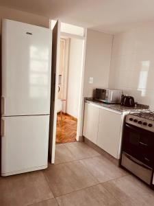 AMPLIO PISO VINTAGE EN ZONA CÉNTRICA DE MENDOZA.