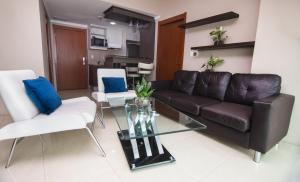 Riverfront I 2, piso 4, suite vista al rio, Puerto Santa Ana, Guayaquil