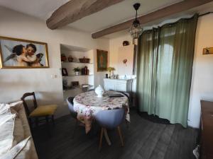 Maisons de vacances Maison ancienne romantique avec terrasse panoramique : photos des chambres
