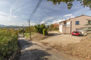 Appartements Quiet large 3-bedroom apartment with terrace, garden & incredible Mountain view : photos des chambres