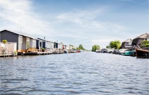 Gorgeous Home In Breukelen With Wifi