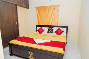 RAK Homestay - Luxury AC 2BHK Apartments for family stay - Walkable to PS4 restaurants -Equipped Kitchen - WIFI - Android TV - Near to Tirumala fly over starting point -Near to National Highway