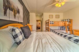 Near Trail Access and Beech Mtn Ski 1st-Floor Condo