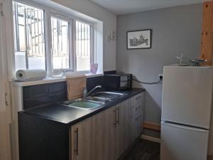 Dare Valley Cottage Ex miners cottage Near Zip World Pen y fan Waterfalls