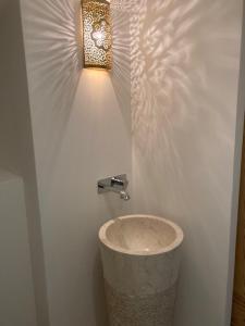 CHAMBRES DES EAUX 28 "baptistine"