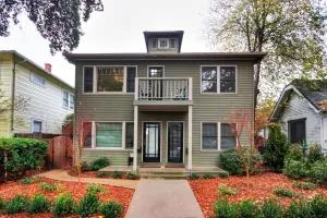 Charming 2Bed French Colonial Apartment in Desirable Midtown Sacramento - 伍德兰