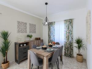 Luxury Villa walking distance Galé Beach Albufeira