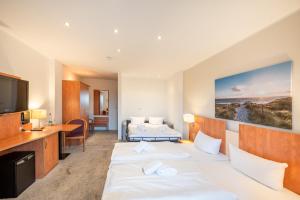 Family Room with Terrace & Sea View room in Hotel Königslinie
