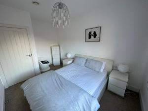 2 Bedroom Riverside Property with Roof Terrace