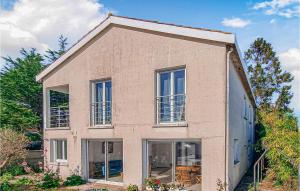 Stunning home in Bourcefranc-le-Chapus with 5 Bedrooms and WiFi