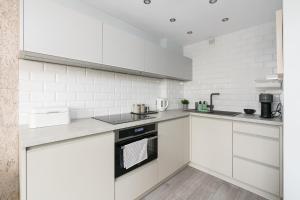 Apartament Turkusowa z widokiem na korony drzew