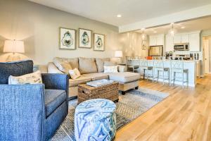 St Helena Island Condo with Pool and Beach Access!