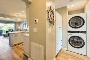 St Helena Island Condo with Pool and Beach Access!