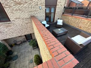 2 Bedroom Riverside Property with Roof Terrace