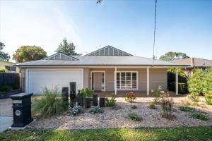 Classic Contemporary Beach Beauty