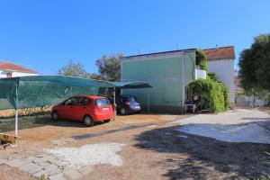 Apartments by the sea Vinisce, Trogir - 13648