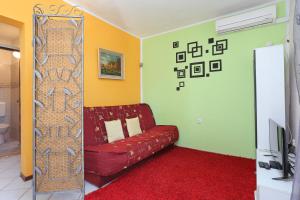 Apartments by the sea Vinisce, Trogir - 13648