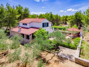 Apartments with parking space Milna, Brac - 11088