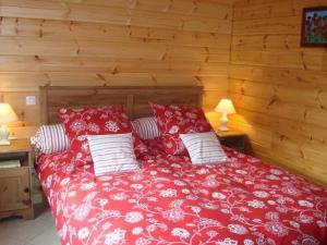Maisons de vacances Chalet haut de gamme avec sauna, terrasse et jardin pres de la montagne vosgienne - FR-1-589-185 : photos des chambres
