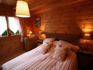 Maisons de vacances Chalet haut de gamme avec sauna, terrasse et jardin pres de la montagne vosgienne - FR-1-589-185 : photos des chambres