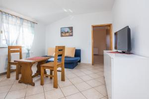 Apartments with parking space Vir - 20201