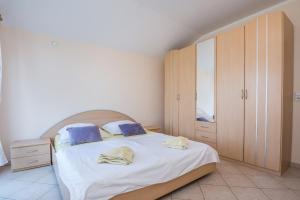 Apartments with parking space Vir - 20201