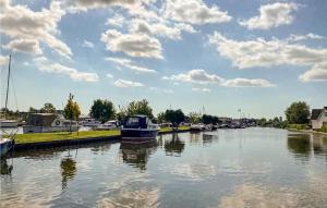 Lake Front Home In Breukelen