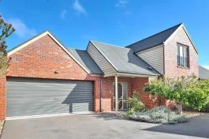 Central Villa/Two King beds/Disabled/Family/Pets - Carisbrook