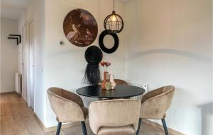 Awesome Home In Heinkenszand With Wifi