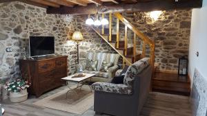 A Casa dos Avós es una casa de Piedra de 1850 con Piscina y en plena Naturaleza en Galicia