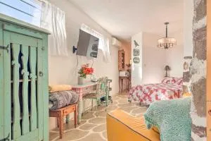 Quirky Santa Cruz Studio with Shared Courtyard! - Los Alamos