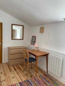 Maisons de vacances Maison, calme avec cheminee. : photos des chambres