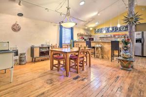 Idyllic EspaƱola Casita with Charcoal Grill
