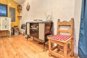 Idyllic EspaƱola Casita with Charcoal Grill