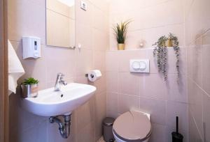 Free Parking! Soho Budapest 304, 4 ppl, AC, FAST WIFI, Smart TV