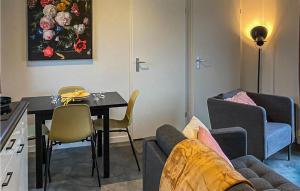 2 Bedroom Awesome Home In Breukelen