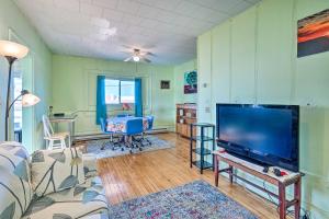 Pet-Friendly Downtown Hettinger Apt with Yard!